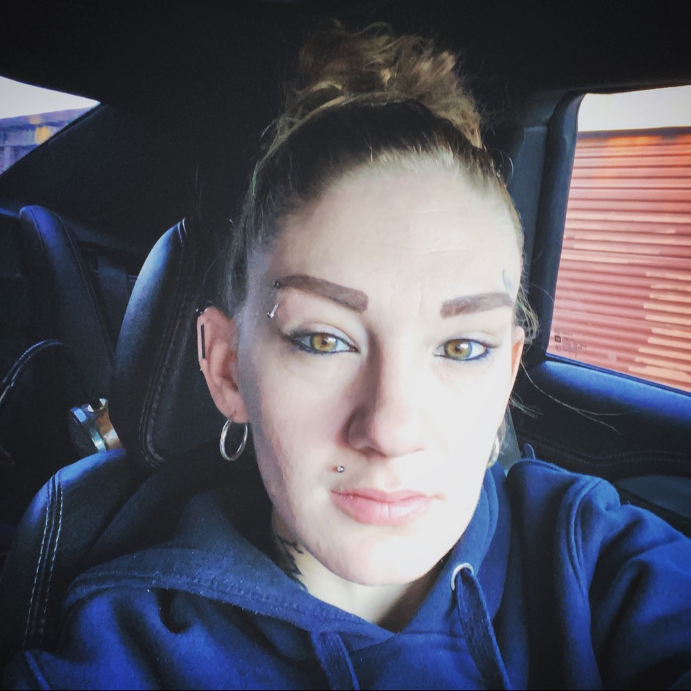 Meet your Posher, Adriana